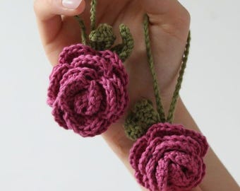 Gehäkeltes Lesezeichen mit Rose, Geschenk für Bücherliebhaberinnen aus Baumwolle, handgefertigtes Lesezeichen mit Quaste, Geschenk für Bücherfreundinnen