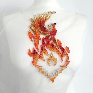 Geborduurde fenikspatch met vogelkralenappliqué op een avondjurk, spijkerjasje, handtas, jas of andere kleding.