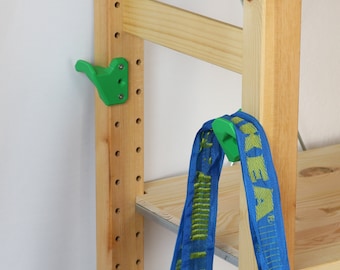 Hooks for Ikea Ivar shelf uprights, side-mounted: Wide, short and sturdy, available in right and left versions.