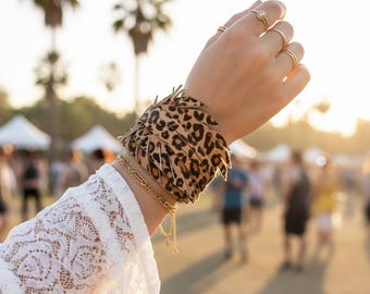 Signed Betsey Johnson Leopard Cuff Bracelet Crystal Leopard  display picture 1