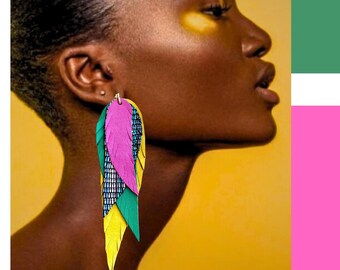Pendientes de plumas de cuero en capas, colgantes largos y coloridos en fucsia, amarillo y turquesa, joyería bohemia.