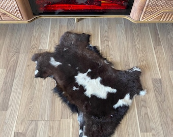 Luxury Goat Fur Rug: Soft Natural Animal Hide