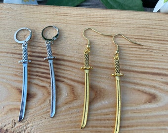 Orecchini a forma di spada in argento per donne e uomini