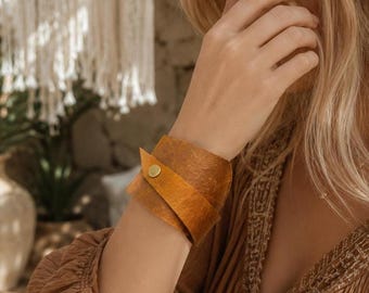 Handgefertigtes rustikales Leder Manschettenarmband: Boho Breites Armband