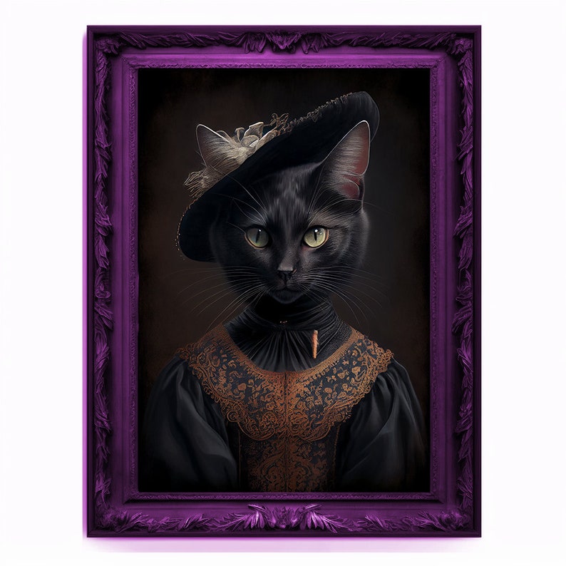 以下が含まれることがあります： 白い羽根の付いた黒い帽子と、金と黒のレースの襟をつけた黒い猫。猫は金と黒のレースの縁取りが施された黒いドレスを着ています。猫は紫色の額縁に飾られています。