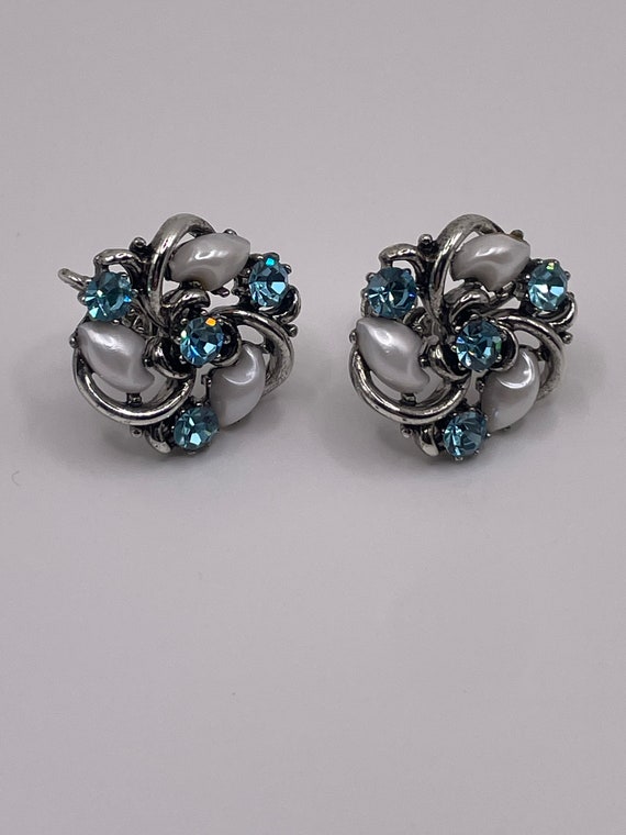 Vintage Signed Lisner Rhinestone Earrings (silver 