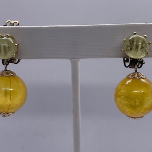 Vintage 50’s Clip-on Dangle Earrings (yellow, bead)