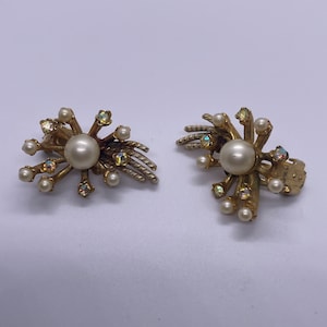 Vintage 50’s Clip-on Earrings (Gold Pearl and crystal)