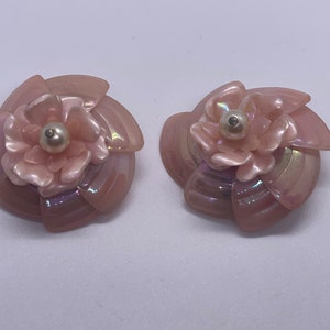 Vintage 50’s Clip-on Earrings (Pink with Pearl in center)