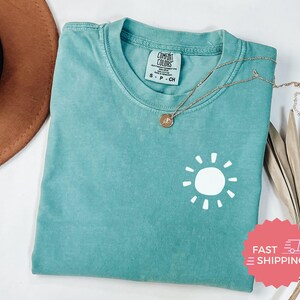 T-shirts blancs Comfort Colors®, design soleil simple, t-shirt graphique soleil, t-shirts soleil, t-shirt soleil mignon, t-shirts d&#39;été, t-shirt tendance