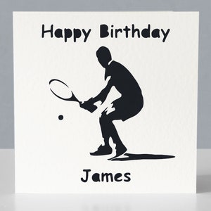 Tarjeta de cumpleaños personalizada para un fanático del tenis: tarjeta de felicitación recortada en papel