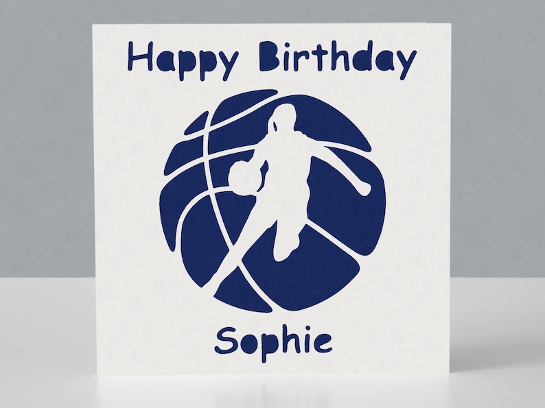 Carte d'anniversaire personnalisée pour fan de basket-ball - Carte de voeux en papier découpé pour basketteur image 1