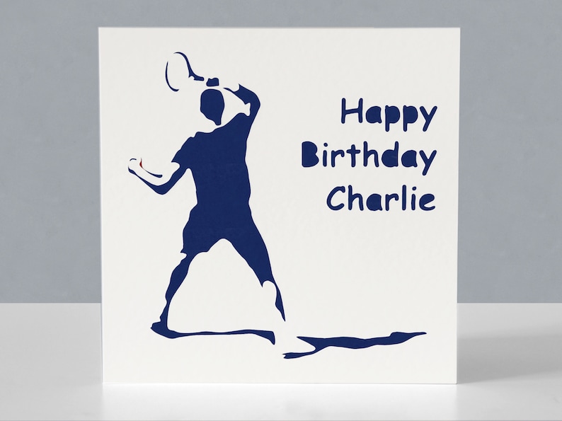 Carte d'anniversaire de tennis personnalisée pour joueur ou fan de tennis - Carte de voeux découpée en papier image 1
