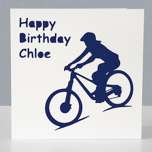 Gepersonaliseerde mountainbike verjaardagskaart voor haar - Papercut wenskaart meisje wielrenner