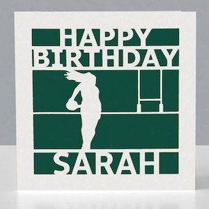 Gepersonaliseerde verjaardagskaart voor damesrugbyspelers of -rugbyfans - Papercut rugbyverjaardagskaart