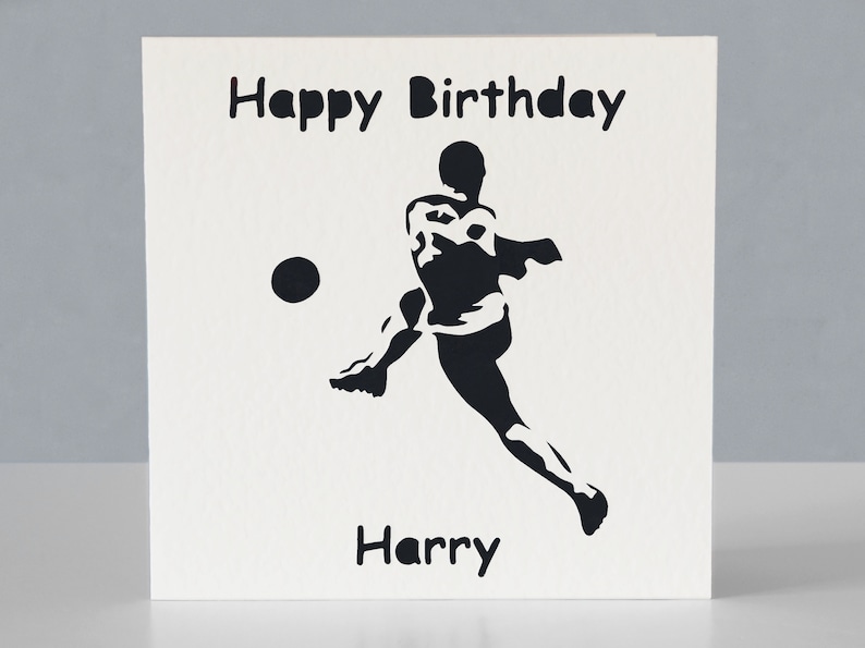 Carte d'anniversaire personnalisée pour footballeur ou fan de football - fan de football joueur de football - carte de voeux en papier découpé image 1