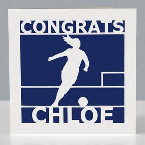 Gepersonaliseerde damesvoetbal - felicitatiekaart voetbal - Papercut-ontwerp