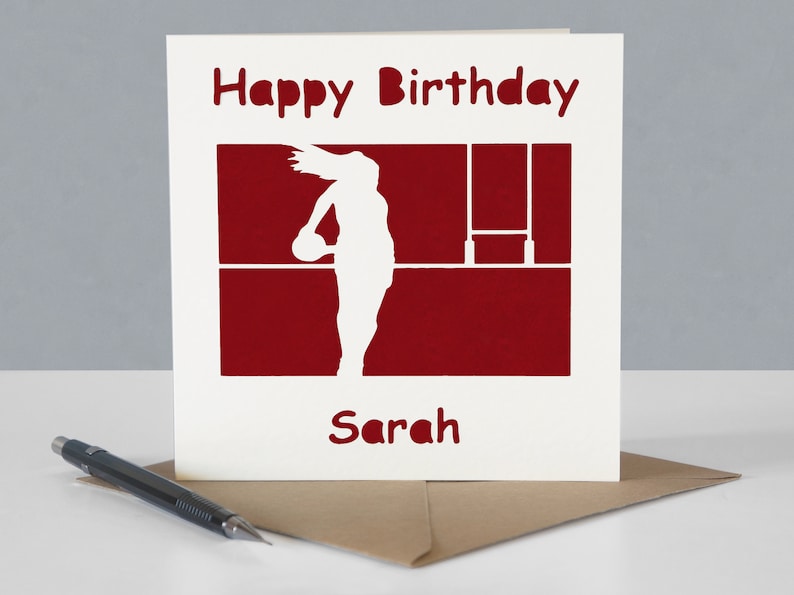 Carte d'anniversaire personnalisée pour joueuse de rugby ou fan de rugby - Carte de voeux rugby en papier découpé image 5