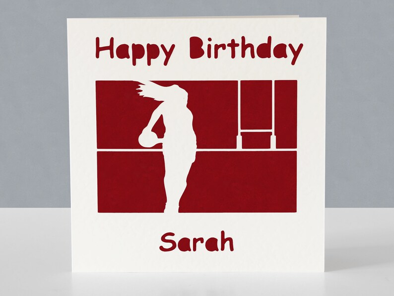 Carte d'anniversaire personnalisée pour joueuse de rugby ou fan de rugby - Carte de voeux rugby en papier découpé image 4