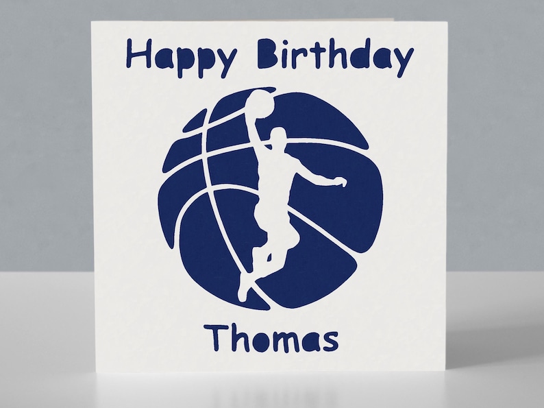 Carte d'anniversaire personnalisée pour fan de basket-ball - Carte de voeux découpée en papier faite main image 1