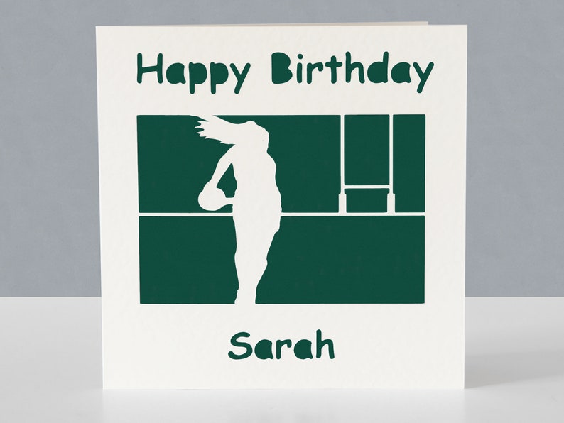 Carte d'anniversaire personnalisée pour joueuse de rugby ou fan de rugby - Carte de voeux rugby en papier découpé image 1