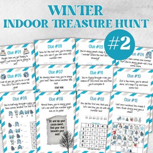 Puede incluir: Un conjunto de doce tarjetas de pistas para una búsqueda del tesoro de invierno en interiores. Cada tarjeta presenta una pista única con ilustraciones y un número. Las tarjetas están decoradas con un borde a rayas azules y blancas e iconos de invierno.