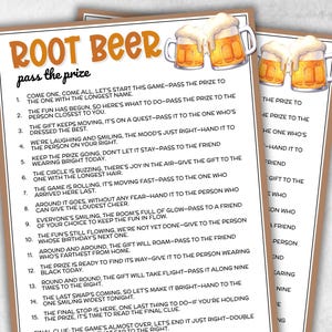 Könnte beinhalten: Zwei bedruckte Spielblätter mit dem Text "ROOT BEER pass the prize" und Illustrationen von Bierkrügen. Die Spielanweisungen sind in schwarzer Schrift auf cremefarbenem Hintergrund gedruckt.
