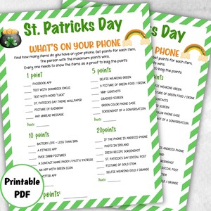 Könnte beinhalten: Druckbare St. Patrick's Day Spielkarte mit einem grün-weiß-orangenen Farbschema. Die Karte enthält eine Liste von Gegenständen, die auf Ihrem Telefon zu finden sind, und Punkte, die für jeden Gegenstand vergeben werden. Das Spiel heißt "What's on Your Phone?" und enthält Anweisungen, wie viele Gegenstände Sie auf Ihrem Telefon haben und Punkte für jeden Gegenstand erhalten. Die Person mit den meisten Punkten gewinnt. Die Karte enthält auch Anweisungen, die Gegenstände als Beweis vorzulegen, um die Punkte zu erhalten.