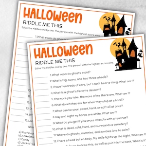 Puede incluir: Dos hojas de acertijos de Halloween con texto naranja y una ilustración de castillo espeluznante. El texto dice "Halloween Riddle Me This" con una lista de acertijos para resolver. Las hojas están impresas en papel blanco.
