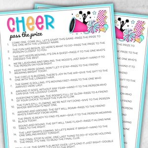 Puede incluir: Dos hojas de papel con borde turquesa presentan el texto "CHEER pass the prize" en rosa y amarillo. Las hojas contienen instrucciones del juego con un megáfono y un gráfico de pompones.