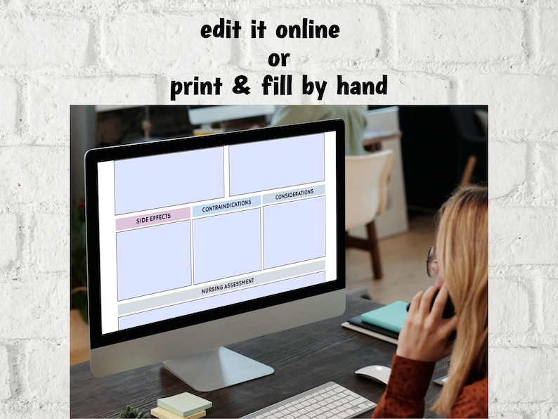 Pu&ograve; includere: Uno schermo di computer che mostra un modello di valutazione infermieristica stampabile con sezioni per effetti collaterali, controindicazioni, considerazioni e valutazione infermieristica. Il testo "edit it online or print & fill by hand" &egrave; nella parte superiore dello schermo.