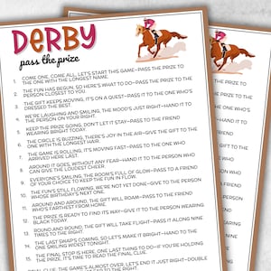 Puede incluir: Dos hojas de papel impresas con un juego llamado "Derby Pass the Prize". El juego incluye instrucciones e ilustraciones de caballos y jinetes. El título es rosa y naranja.