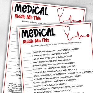 Può includere: Due fogli stampati con il titolo "MEDICAL Riddle Me This" in nero e rosso. Presentano enigmi medici e una grafica di stetoscopio. Il testo include domande su argomenti medici.