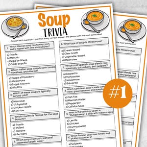 Peut inclure: Trois feuilles de jeu de trivia imprimées, intitulées "Soup Trivia" en orange et jaune. Chaque feuille présente des questions à choix multiples sur la soupe, avec des illustrations de bols de soupe. Un autocollant rond orange avec le numéro "1" est visible.