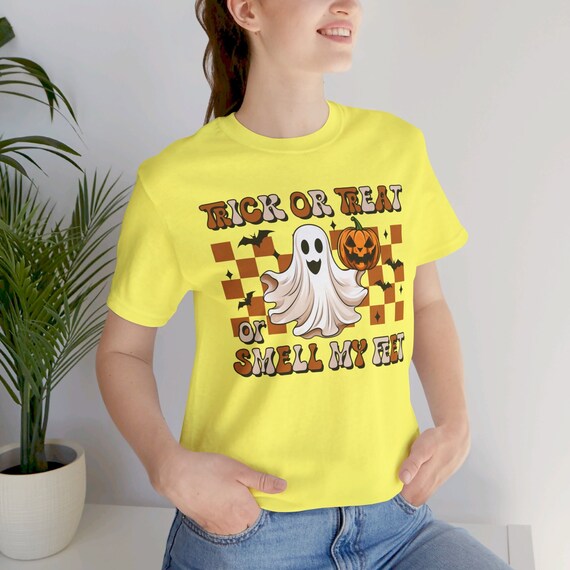 Trick or Treat Halloween shirt, retro ghost t-shirt, gift for trick or treat, Halloween gift for treaters, retro ghost shirt
