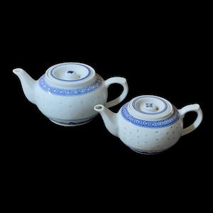 Chinese Vintage Jiangxi (江西) Jingdezhen Blue and White Porcelain Rice Pattern Traditional Blue and White One Cup and Two Cup Teapot Options