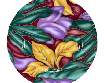 Può includere: Un piatto rotondo in ceramica con un design floreale. Il piatto presenta uno sfondo bordeaux con foglie e fiori verdi, gialli e viola.