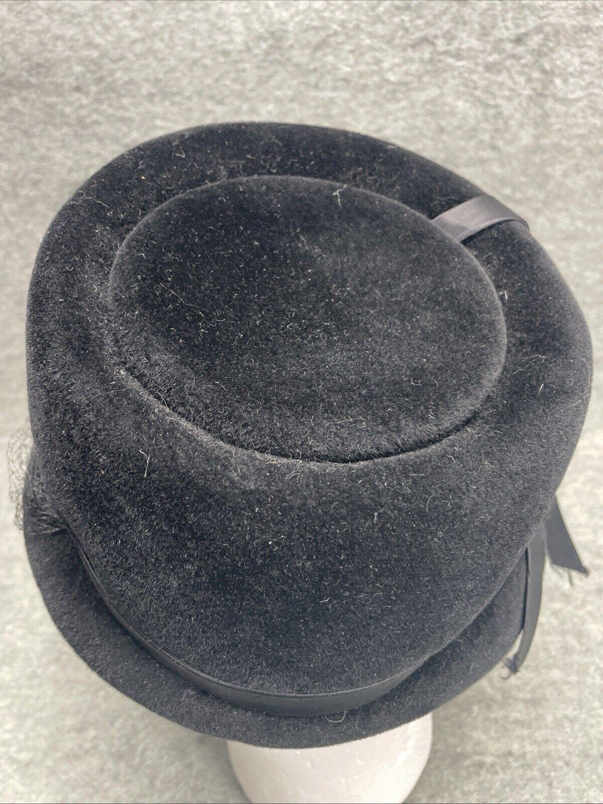 VTG Union Made Black Pillbox Hat With Brooch & Veil Wool  display picture 1