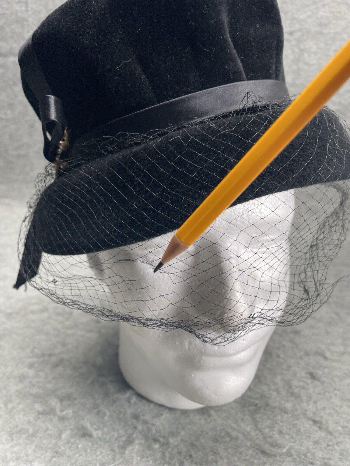 VTG Union Made Black Pillbox Hat With Brooch & Veil Wool  display picture 2