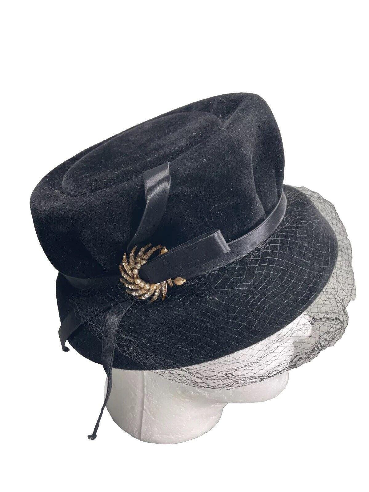 Vintage Black Pillbox Hat W/ Veil and Rhinestone Snowflake Brooch Union Made USA VTG Union Made Black Pillbox Hat With Brooch & Veil Wool  main image 3