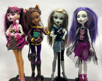 Quad Doll Stand Compatible with G1 Monster High Dolls