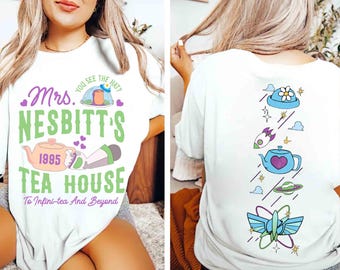 Camiseta de Buzz Lightyear de doble cara "La Casa de Té de la Sra. Nesbitt: Al Infinito y Más Allá", camiseta de Disney Pixar "Toy Story Land", regalo familiar navideño de Disneyland