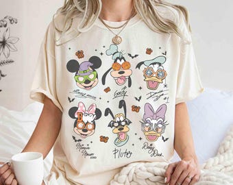 Camiseta retro de Mickey y sus amigos con letreros para Halloween, colores cómodos, camiseta de fiesta de Halloween de Mickey no tan aterrador, camiseta de viaje de fiesta de Halloween 2026