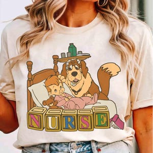 ディズニー ピーターパン ナナ ナース＆マイケル シャツ、ナナ ドッグ ナース メイド チャイルドケア Tシャツ、WDW マジックキングダム ディズニーランド ファミリーバケーション ホリデーギフト