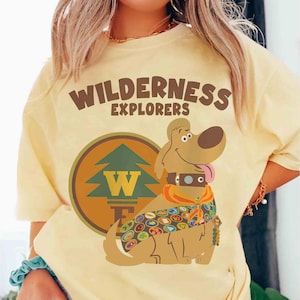 Camiseta divertida con disfraz de perro Russell Wilderness Explorer, camiseta de Disney Pixar Up, camiseta de viaje familiar a Disneyland Magic Kingdom 2025