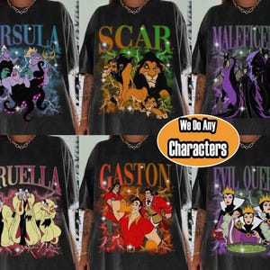 Pu&ograve; includere: Sei magliette grigio scuro con vari disegni di cattivi Disney. Ogni maglietta mostra il nome di un personaggio diverso e una grafica corrispondente, tra cui Ursula, Scar, Malefica, Crudelia, Gaston e la Regina Cattiva. Le magliette hanno anche il testo "We Do Any Characters".