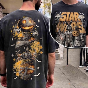 Camiseta Star Wars Halloween Comfort Colors com estampa dupla face, camiseta com abóbora do Darth Vader, camiseta galáxia assustadora, camiseta de Halloween dos parques da Disney, para fãs de Star Wars.