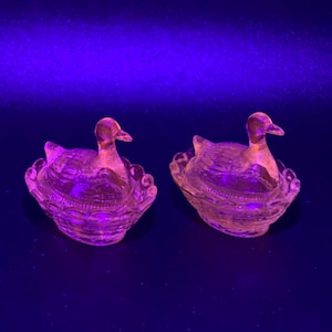 Vaseline Glass UV Glow Duck Salt Cellar - Choose from Blue with Selenium Pink Glow OR Green with Peach Glow