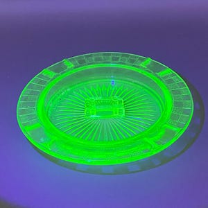 Hazel Atlas Green Vaseline Uranium Glass Checkerboard Ashtray Matchbox Holder