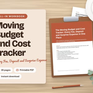 Könnte beinhalten: Ein druckbares 26-seitiges Arbeitsbuch zur Verfolgung von Umzugsbudget und -kosten. Das Deckblatt zeigt dunkelbraunen Text auf hellbeigem Hintergrund. Ein Klemmbrett zeigt den Titel mit einer dunkelorangen Kopfzeile und weißem Text.